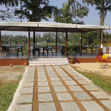 Savshanti Lake Resort Saputara Extérieur photo