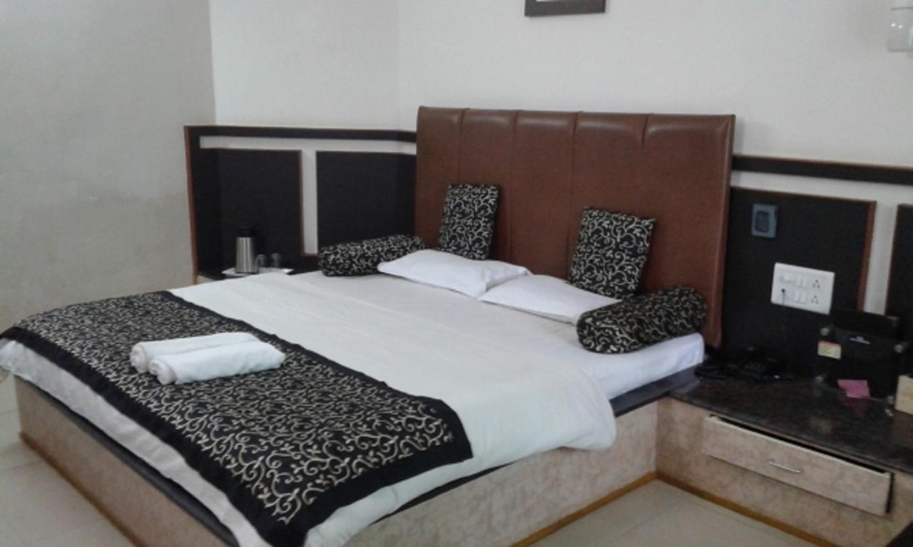 Savshanti Lake Resort Saputara Extérieur photo