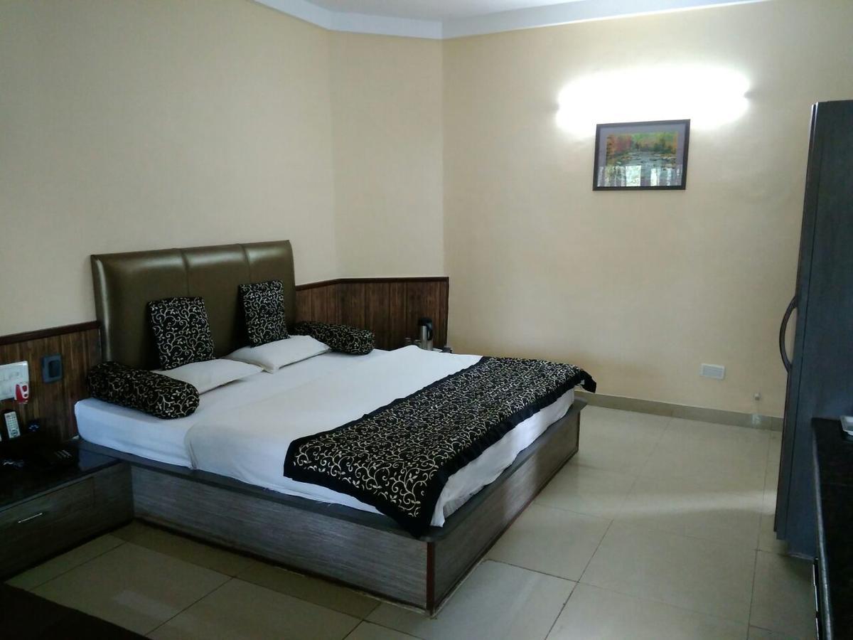 Savshanti Lake Resort Saputara Extérieur photo