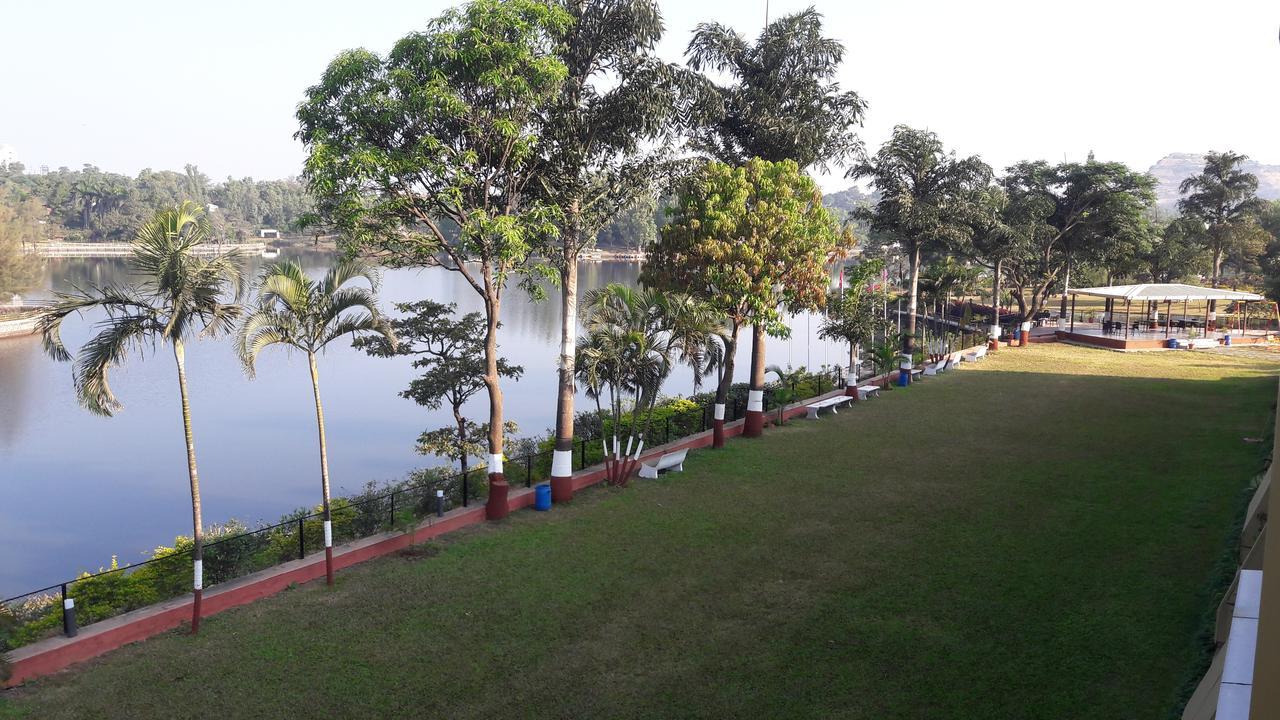 Savshanti Lake Resort Saputara Extérieur photo